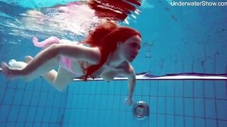 Swimming pool beauty Simonna gets nude