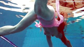Swimming pool beauty Simonna gets nude