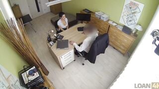 LOAN4K. Une masseuse sï¿½duisante plaï¿½t ï¿½ un agent de crï¿½dit