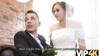 VIP4K. La bellezza into abito da sposa succhia il cazzo dello sconosciuto e si fa scopare