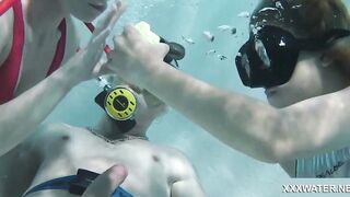 Underwater fellatio goes 2 way