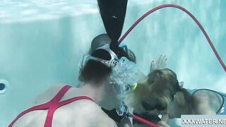 Underwater fellatio goes 2 way