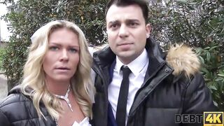 DEBT4k. Une chose douce devrait rendre beaucoup d'argent juste aprï¿½s le mariage
