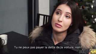 Debt4k. Dame N'a Pas D'argent Pour Une Voiture Cool Mais Sur La Gï¿½re Avec