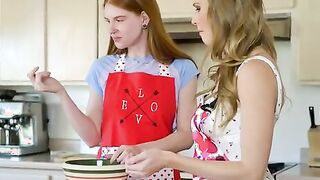 Step Sisters Valentines Cookie - S17:E4