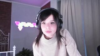 chick Masturbates Snatch