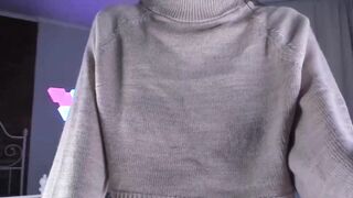 chick Masturbates Snatch