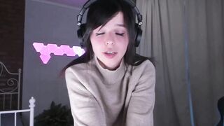 chick Masturbates Snatch