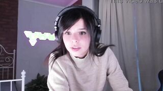 chick Masturbates Snatch
