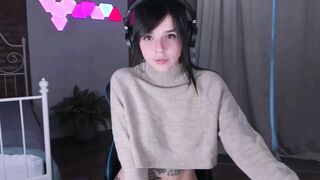 chick Masturbates Snatch