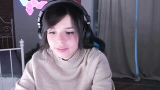 chick Masturbates Snatch