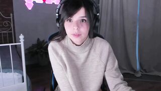 chick Masturbates Snatch