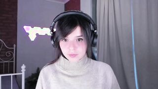 chick Masturbates Snatch