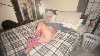 High-school step-Daughter secretly recorded masturbating