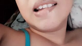 STEPMOM WANTING FOR DICK EATS THE BANANA