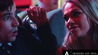 MODERN-DAY SINS - Pervy 19 Yo Have OUTDOOR SEX Into Clip Theatre And GOT CAUGHT! With Athena Faris
