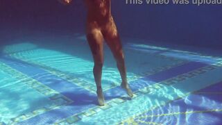 Canadian MILF Heidi into the pool