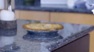 Moms Hot Pie - S7:E1