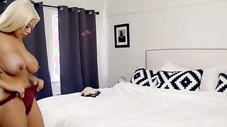 Picture Amazingly Bombshell Melons - S6:E9