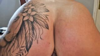 Danaxmuscles busts and deepthroats a huge dick