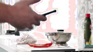 Kiara Cole "Your cooking was just too steamy" S37:E14