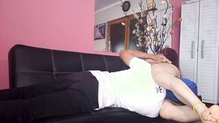 THE MUSCULAR mom HOT MAKES A TREMENDOUS SITTING ON FACE OF A CLEANING EMPLOYEE