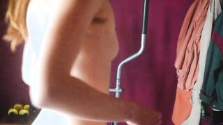 Vends-ta-culotte - Beauty amateur women getting turned on during her workout at home