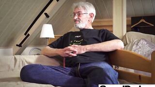 Old Psychologist Tries a New Method