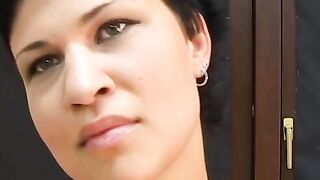 Short hair Hottie with pierced tongue offer hardcore bj