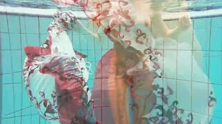 Bombshell Polish Cutie Marketa nude into the pool