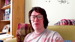Yorkshire geeks watches huge big tit brit