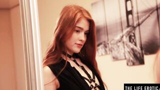 Great red haired watches herself inside the mirror as she masturbates