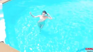 RealityLovers - Seducing The Poolboy