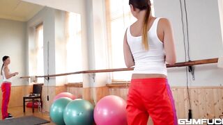Gym boned solo with Taylor Sands fucking her cunt with jump rope handles