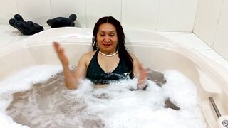 cougar BOMBSHELL PRESENTS A GODDESS TOES BONDAGE INSIDE THE JACUZZI