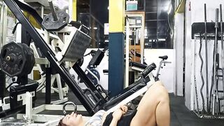 HOTTIE BOOTY WORKOUT OF THE MUSCULAR milf BABE
