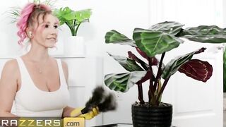 Brazzers - Big Tit Kendra Sunderland Gets Stuck and needs