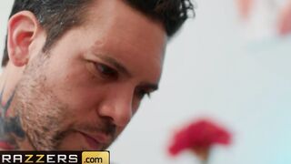 Brazzers - Vulgar masseur drills Ana Foxxx inside her tight booty