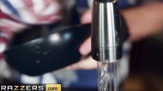 Brazzers - Ebony bbw Maserati dominates small white lesbian