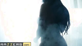 Brazzers - PAWG Diamond Kitty gets ass boned in the Bombshell hot tub