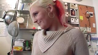 Fremde Blondine angesprochen abgeschleppt und fast geschwaengert