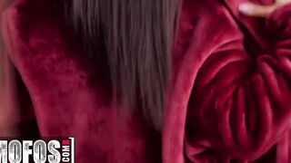 Mofos - Hottie sexy Brooklyn Gray gets her snatch fucked by big cock