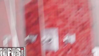 Mofos - Hottie sexy Brooklyn Gray gets her snatch fucked by big cock