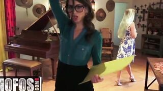 Mofos - real estate agent Riley Reid Doesn't Wear Lingerie