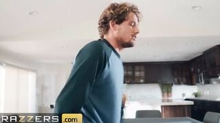 Brazzers - Huge tit stepmom Joslyn James fucks daughters bf