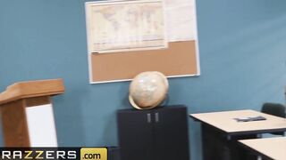 Brazzers - Thicc big tit coed Violet Myers fucks professor into class