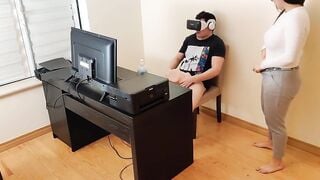 Beauty stepmother masturbates next to her stepson while he watches porn with virtual reality glasses