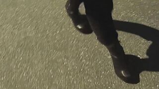 junge hispanic auf der strasse angesprchen und fuer toy casting ueberredet