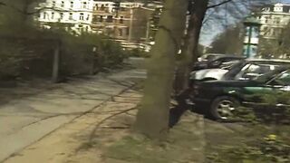 junge hispanic auf der strasse angesprchen und fuer toy casting ueberredet