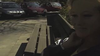junge hispanic auf der strasse angesprchen und fuer toy casting ueberredet
